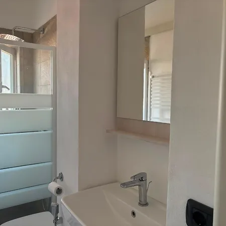 Apartament Guesthost - Seaside Retreat Near Trieste *